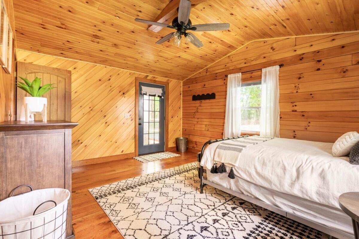 Secluded Wooded Cabin Near The Hocking Hills New Straitsville エクステリア 写真