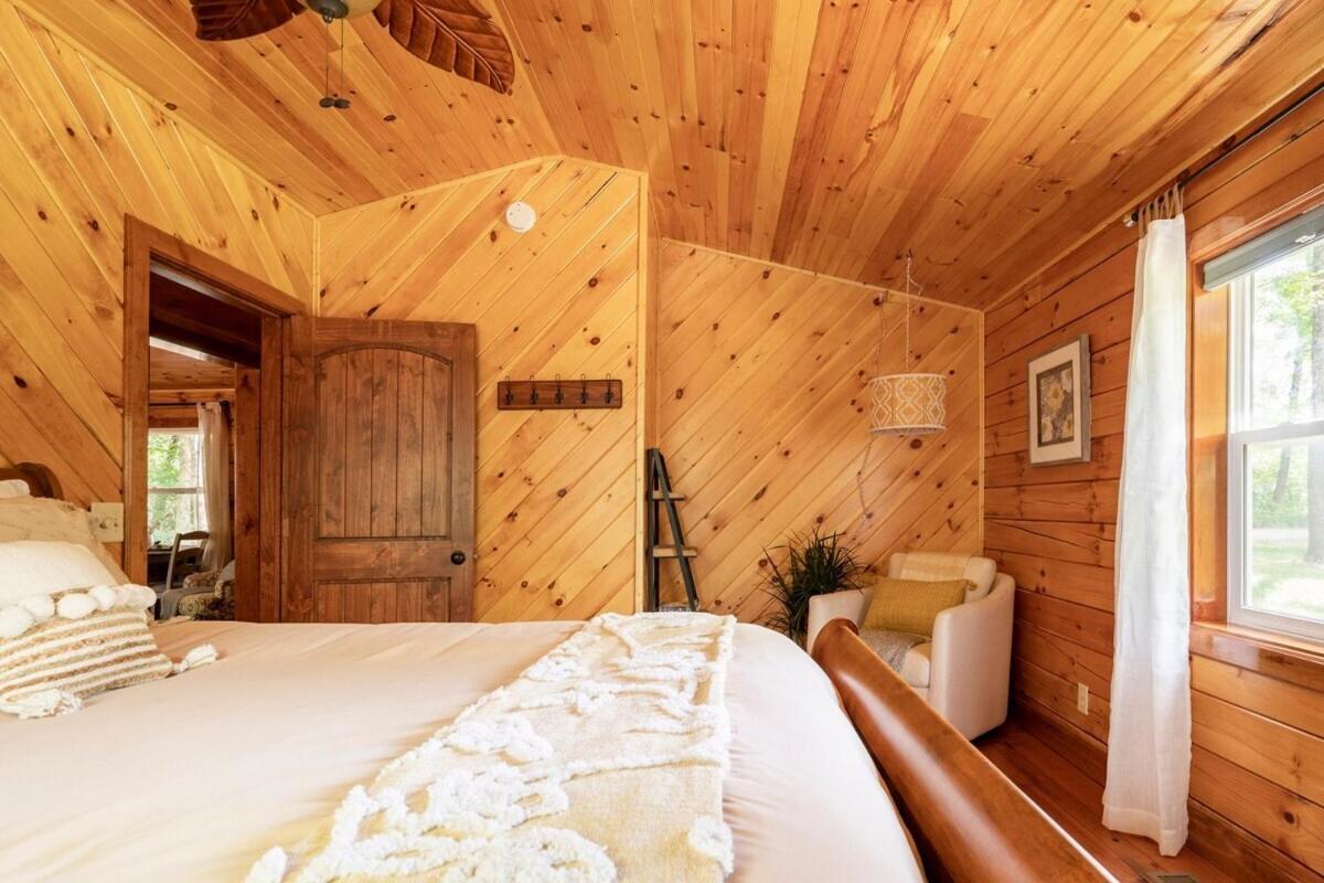 Secluded Wooded Cabin Near The Hocking Hills New Straitsville エクステリア 写真