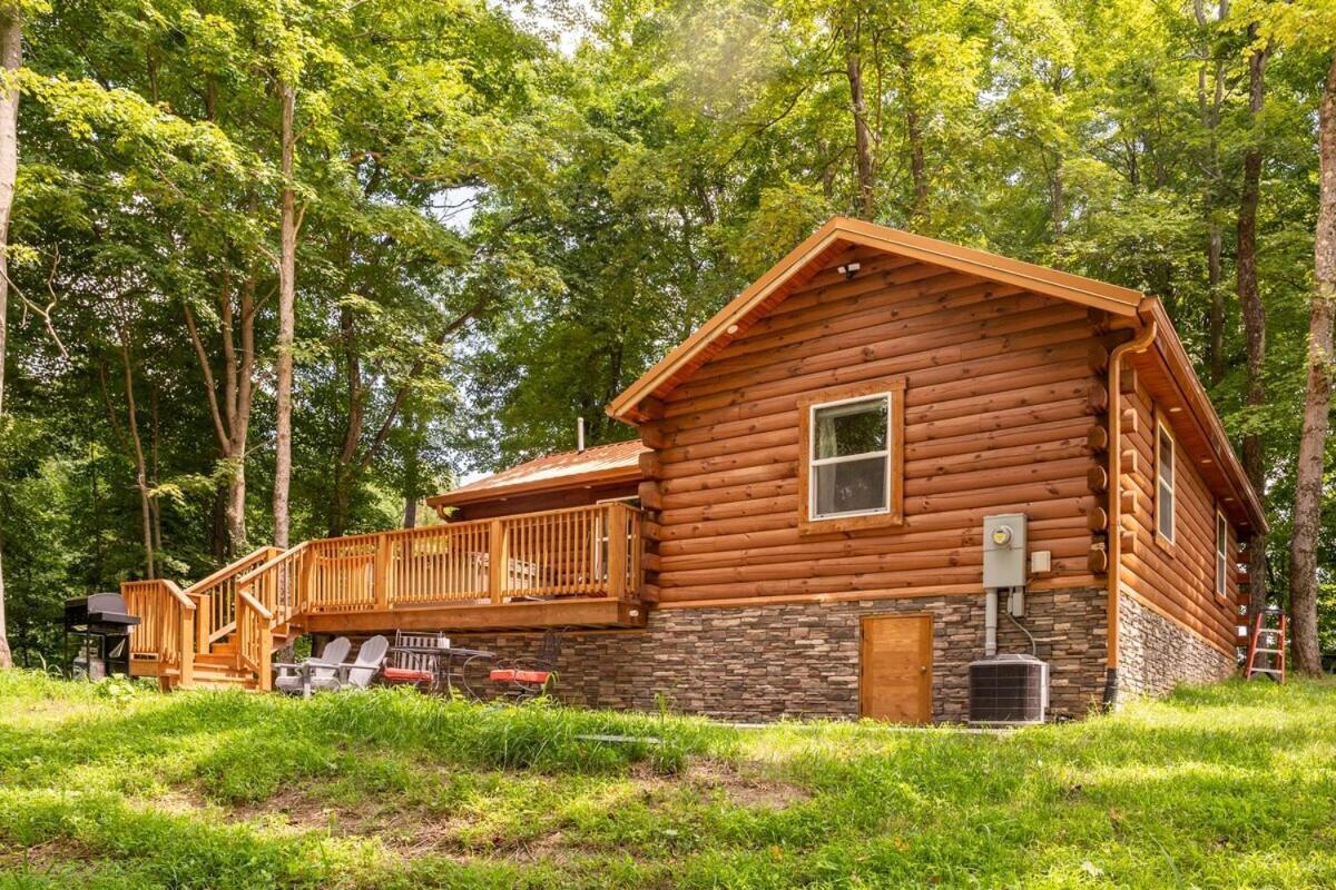 Secluded Wooded Cabin Near The Hocking Hills New Straitsville エクステリア 写真