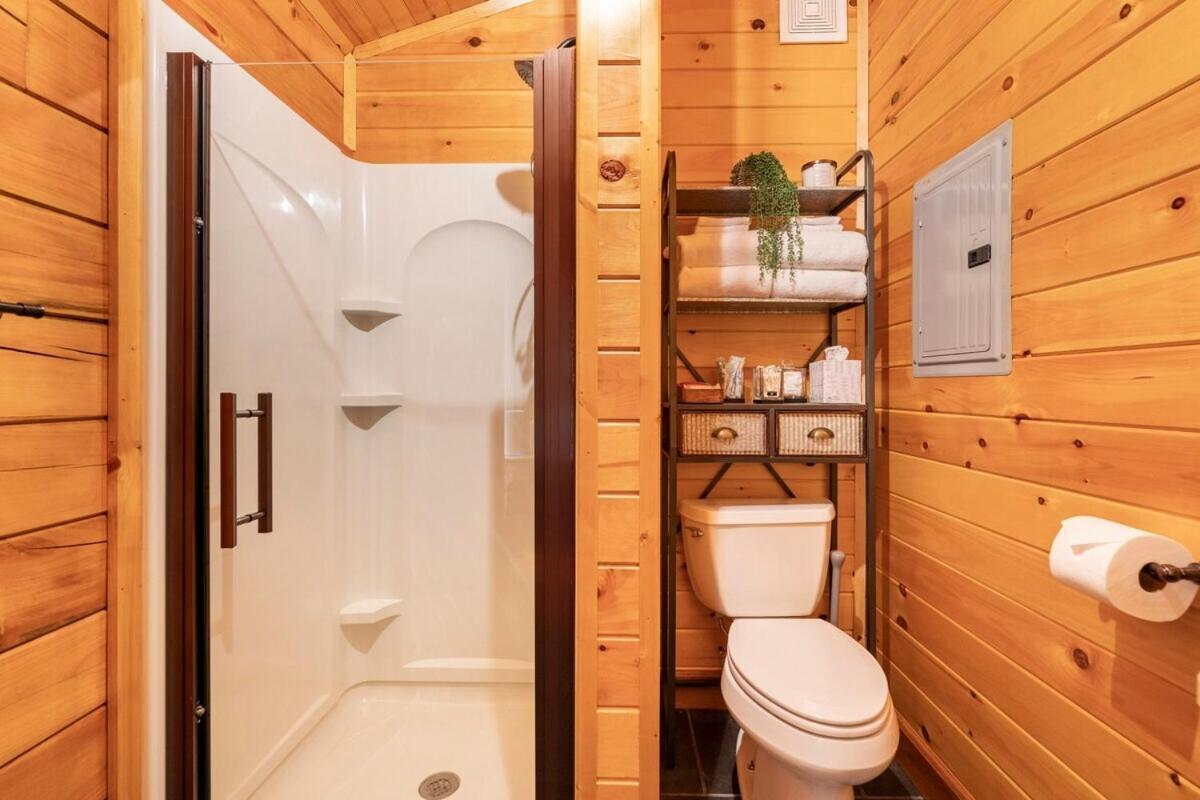 Secluded Wooded Cabin Near The Hocking Hills New Straitsville エクステリア 写真