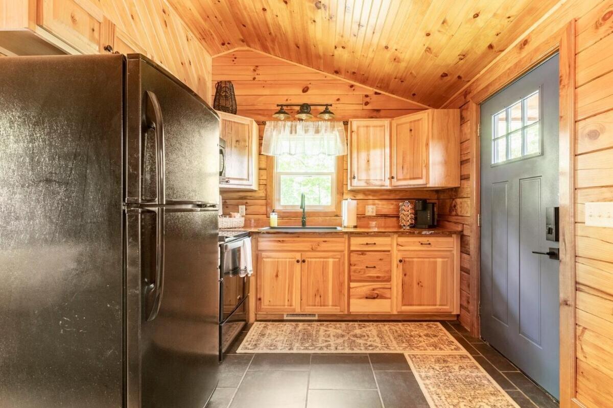 Secluded Wooded Cabin Near The Hocking Hills New Straitsville エクステリア 写真