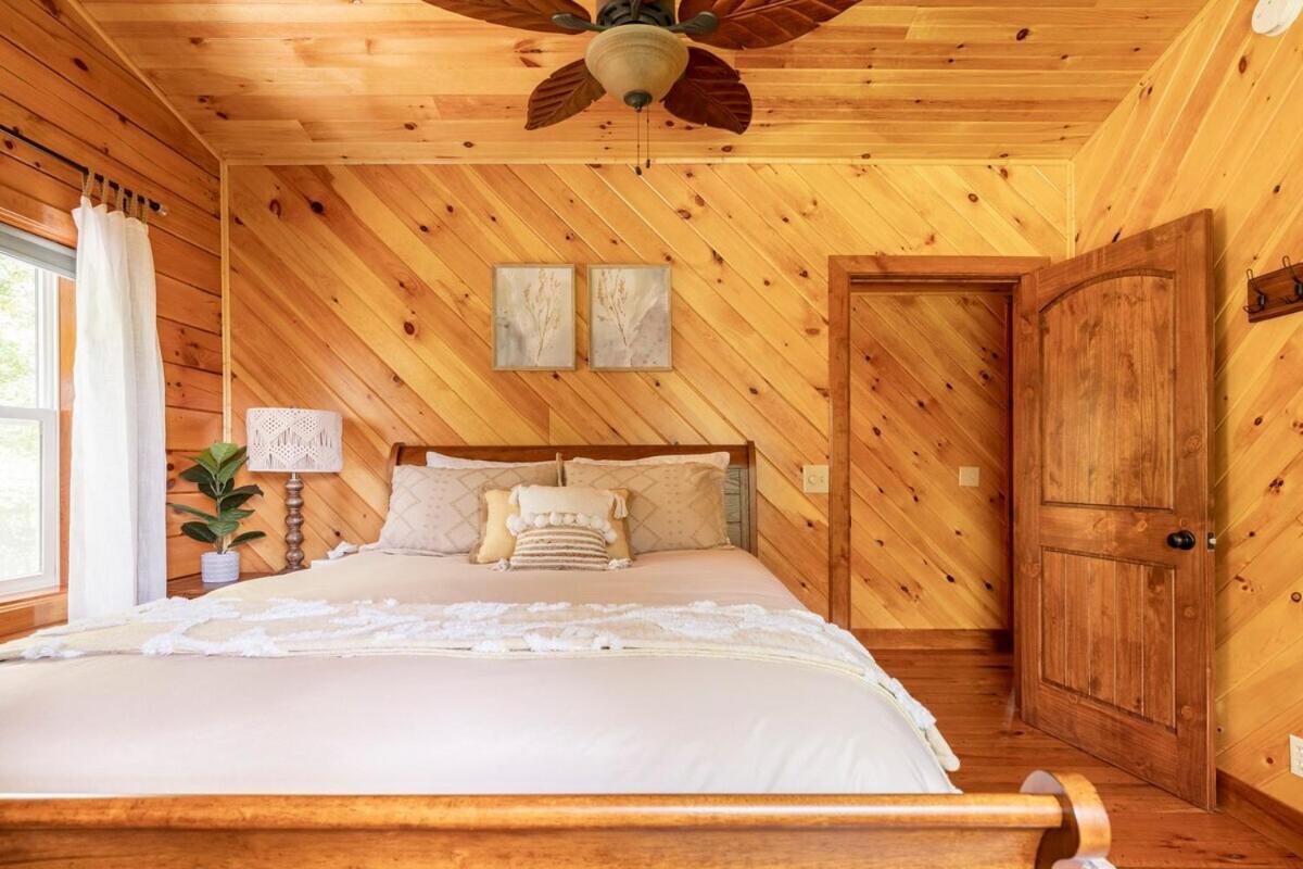 Secluded Wooded Cabin Near The Hocking Hills New Straitsville エクステリア 写真