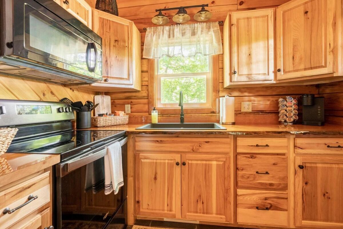 Secluded Wooded Cabin Near The Hocking Hills New Straitsville エクステリア 写真