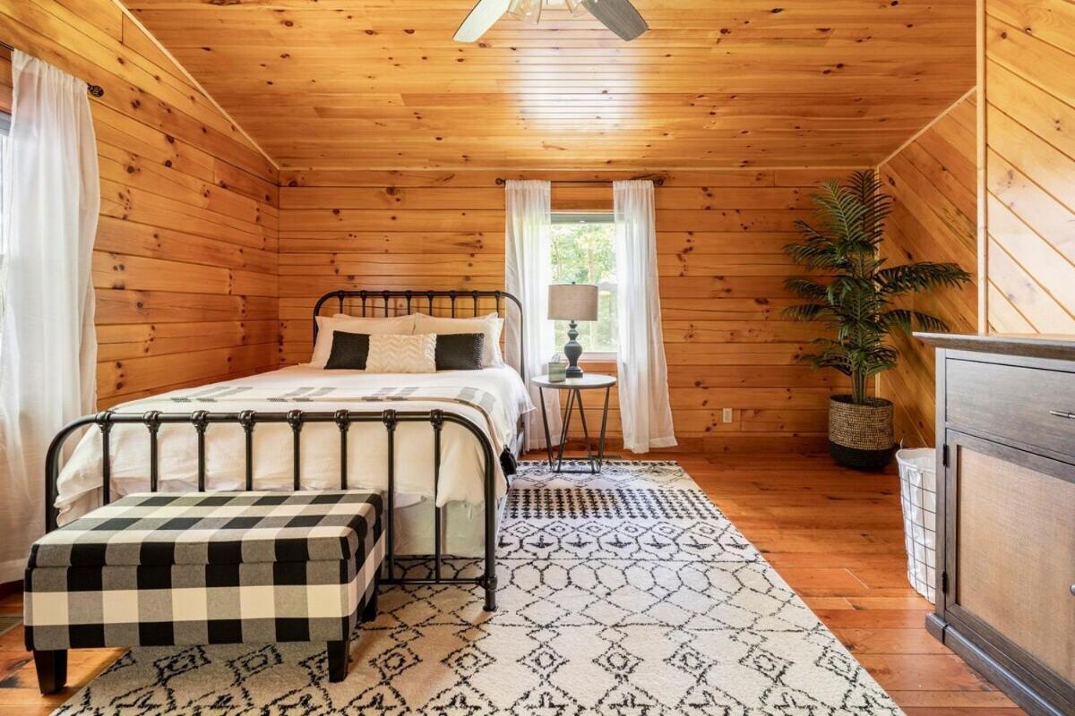 Secluded Wooded Cabin Near The Hocking Hills New Straitsville エクステリア 写真