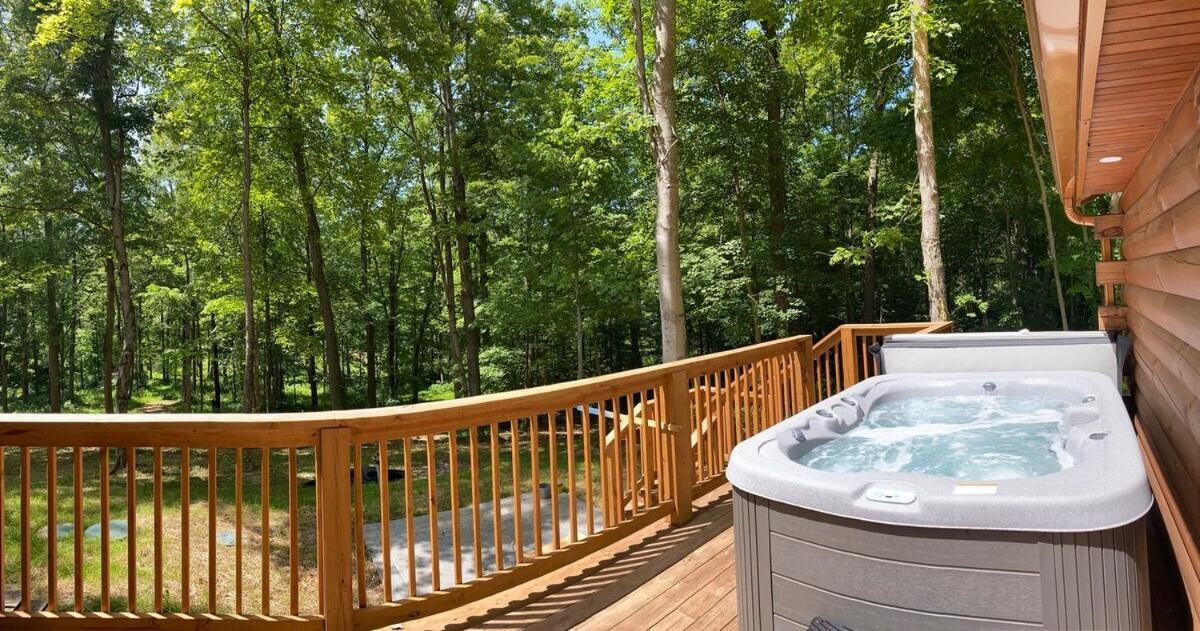 Secluded Wooded Cabin Near The Hocking Hills New Straitsville エクステリア 写真